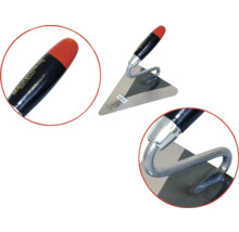 Murarslev med stålblad och trähandtag