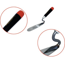 Murarslev med svart handtag och röd spets