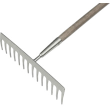 Metall kratta med träskaft för trädgården