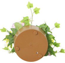 Undersida av en blomkruka med konstgjorda blommor