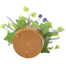 Underifrånvy av en blomkruka med konstgjorda växter