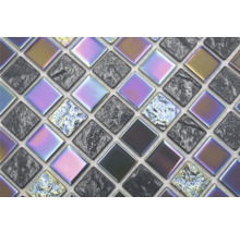 Mosaikplattor i kvadratisk form för vägg- och golvdesign.