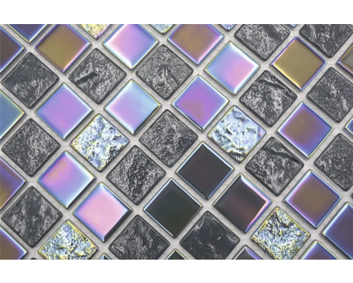 Mosaikplattor i kvadratisk form för vägg- och golvdesign.