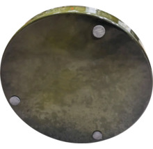 Undersida av en rund planteringskruka med tre fötter