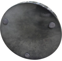 Undersida av en rund planteringslåda med fötter