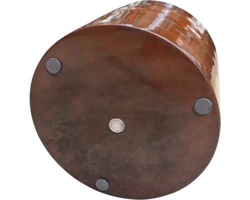 Undersidan av en rund blomkruka med fötter