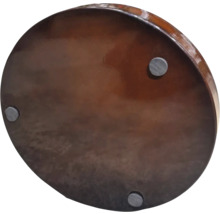 Undersidan av en rund träbricka med fötter