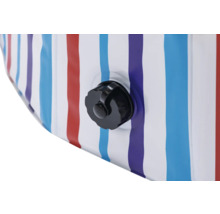 Detaljvy av en uppblåsbar pool med färgade ränder och ventil