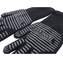 Par svarta arbetshandskar med halkfria ränder och tillverkarens logotyp