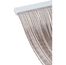 Dekorativ gardin med trådar och upphängningsskena