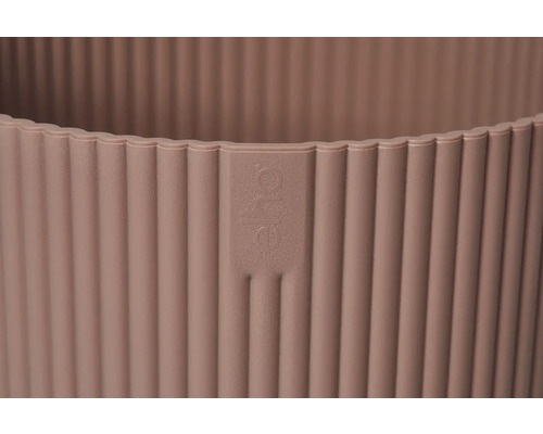 Detaljvy av en ribbad blomkruka