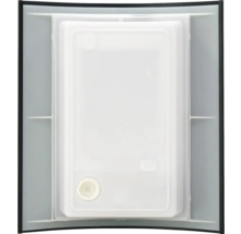 Inre vy av ett spegelskåp med förvaringshyllor och en behållare