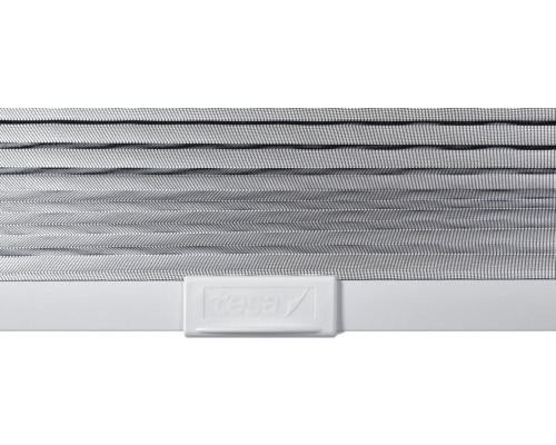 tesa plissé insektsskydd med tesa Logo på skenan.