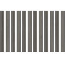 Väggbeklädnad med vertikala paneler i trälook.