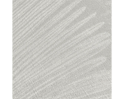 Non-woven tapet med fin, kornig struktur och diskret randigt mönster i ljusgrått.