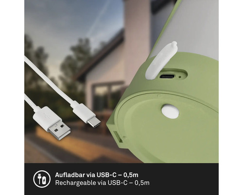 Närbild av en lampa med USB C port och en vit laddkabel med en längd på noll komma fem meter.
