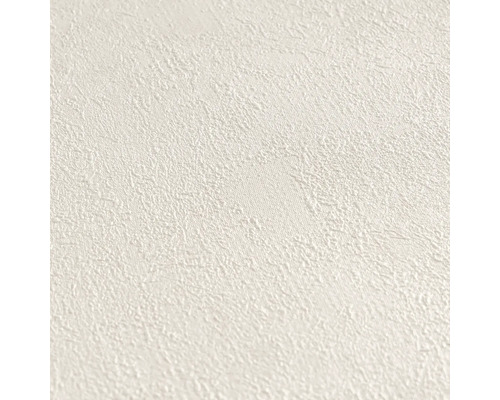 Närbild av en strukturerad non-woven tapet med fin putslook.