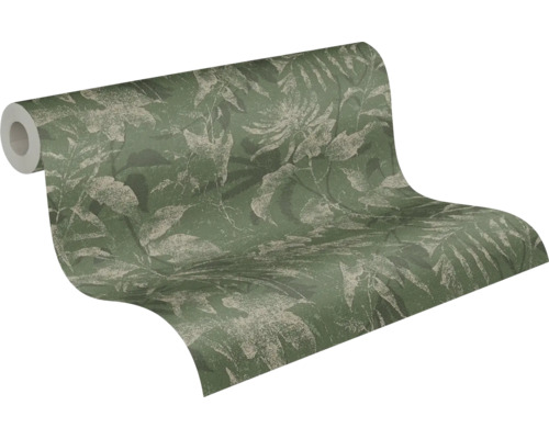 Tapetrulle med ett botaniskt mönster av blad och blommor i grönt och beige.