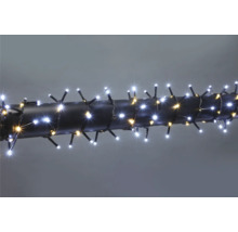 LED-ljusslinga av clustertyp med många små ljuspunkter lindad runt ett rör.