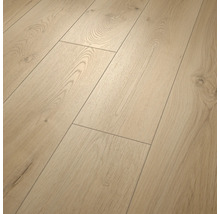 Laminatgolv i ljus ekimitation med naturlig träådring och plankstruktur.