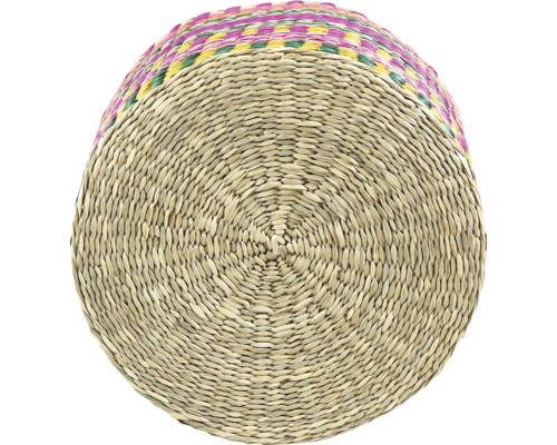 Rund flätad korg av sjögräs med färgad kant och spiralmönster.