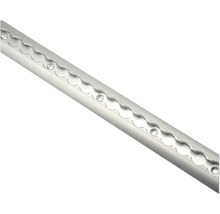 Halvrund lastsäkringsskena i aluminium med förborrade monteringshål.