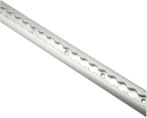 Halvrund surrningsskena av aluminium med förborrade hål för lastsäkring.