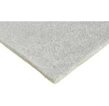 Mjuk heltäckningsmatta med hög lugg i ljusgrått och texturerad yta.