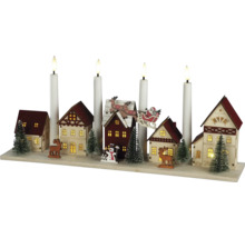 Adventsljusstake i trä med LED, belyst bymotiv, granar, renar och fyra LED-ljus.
