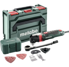 Metabo multiverktygsset med förvaringsväska, tillbehörslåda, slippapper, sågblad och suganslutning.