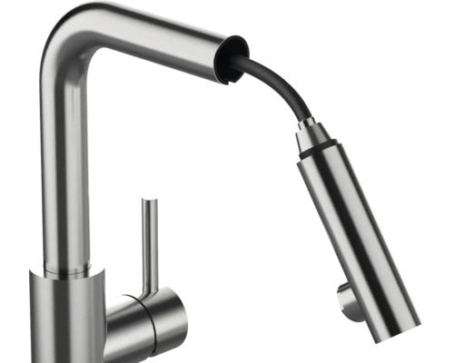 Modern köksblandare med utdragbar dusch och ettgreppsblandare i borstad metall.