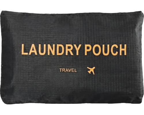 Svart tvättpåse för resor med texten Laundry Pouch och flygplanssymbol.