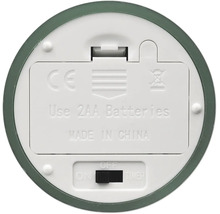Undersidan av en elektronisk enhet med batterifack för två AA-batterier, strömbrytare för På, Av och Timer samt CE-märkning.