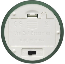 Undersida av enhet med batterifack för två AA-batterier, strömbrytare med funktionerna på, av, timer och CE-märkning.