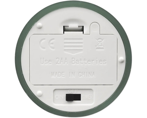 Undersidan av en batteridriven enhet med batterifack för två AA-batterier, strömbrytare för På, Av och Timer, CE-märkning och källsorteringssymbol.