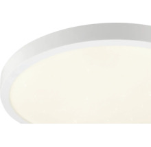 Närbild på en rund LED-taklampa med stjärnhimmelseffekt.