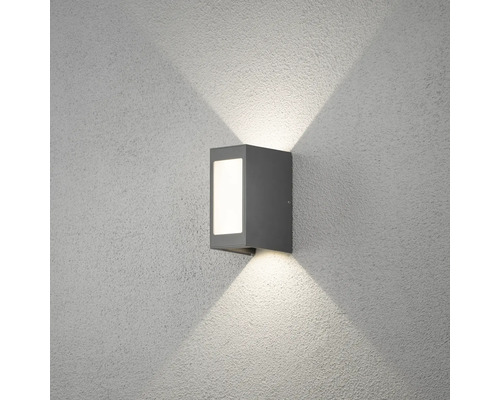Modern rektangulär utomhusvägglampa i antracit med ljusutsläpp uppåt, nedåt och framåt.