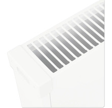 Detaljvy av det övre gallret och sidopanelen på en vit panelradiator.