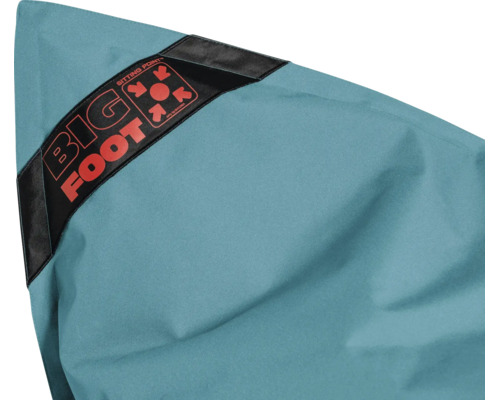 Detaljvy av en turkos saccosäck i textil med Big Foot Logo och Sitting Point Logo.