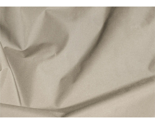 Draperat taupefärgat tyg med en finvävd textur.