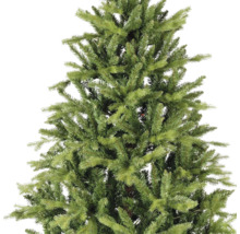 Närbild av en grön konstgjord julgran med täta grenar och realistiska barr.