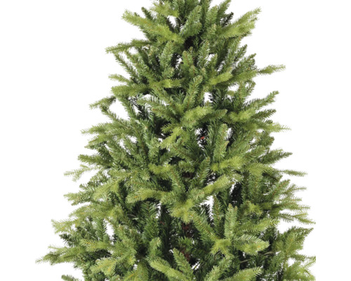 Närbild av en grön konstgjord julgran med täta grenar och realistiska barr.