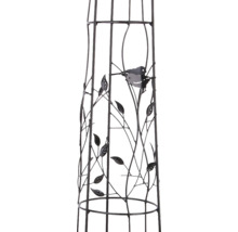 Växtstöd i metall med dekorativa blad och fåglar, obelisk för klätterväxter.