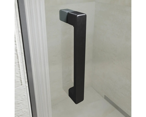 Svart, rektangulärt draghandtag för glasdörr i modern design.