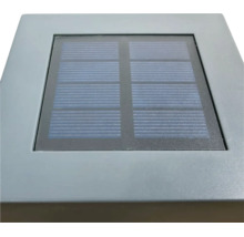 Fyrkantig solpanel för utomhusbelysning för montering på stolpe eller yta.