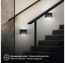 Två vägglampor med rörelsesensor och tre meters räckvidd för trappbelysning inomhus.