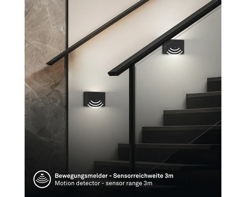 Två vägglampor med rörelsesensor och tre meters räckvidd för trappbelysning inomhus.