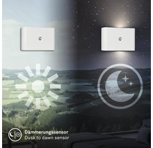 Vägglampa med skymningsrelä som tänds automatiskt när det blir mörkt.