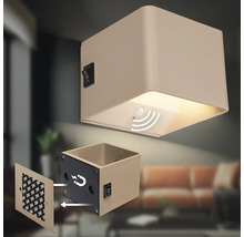 Fyrkantig LED vägglampa med rörelsesensor, magnetfäste och självhäftande montering för inomhusbelysning.
