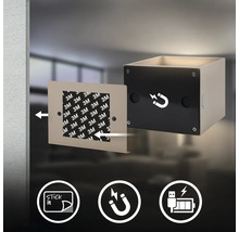 Fyrkantig vägglampa med självhäftande och magnetisk montering samt batteri med USB-laddningsfunktion.